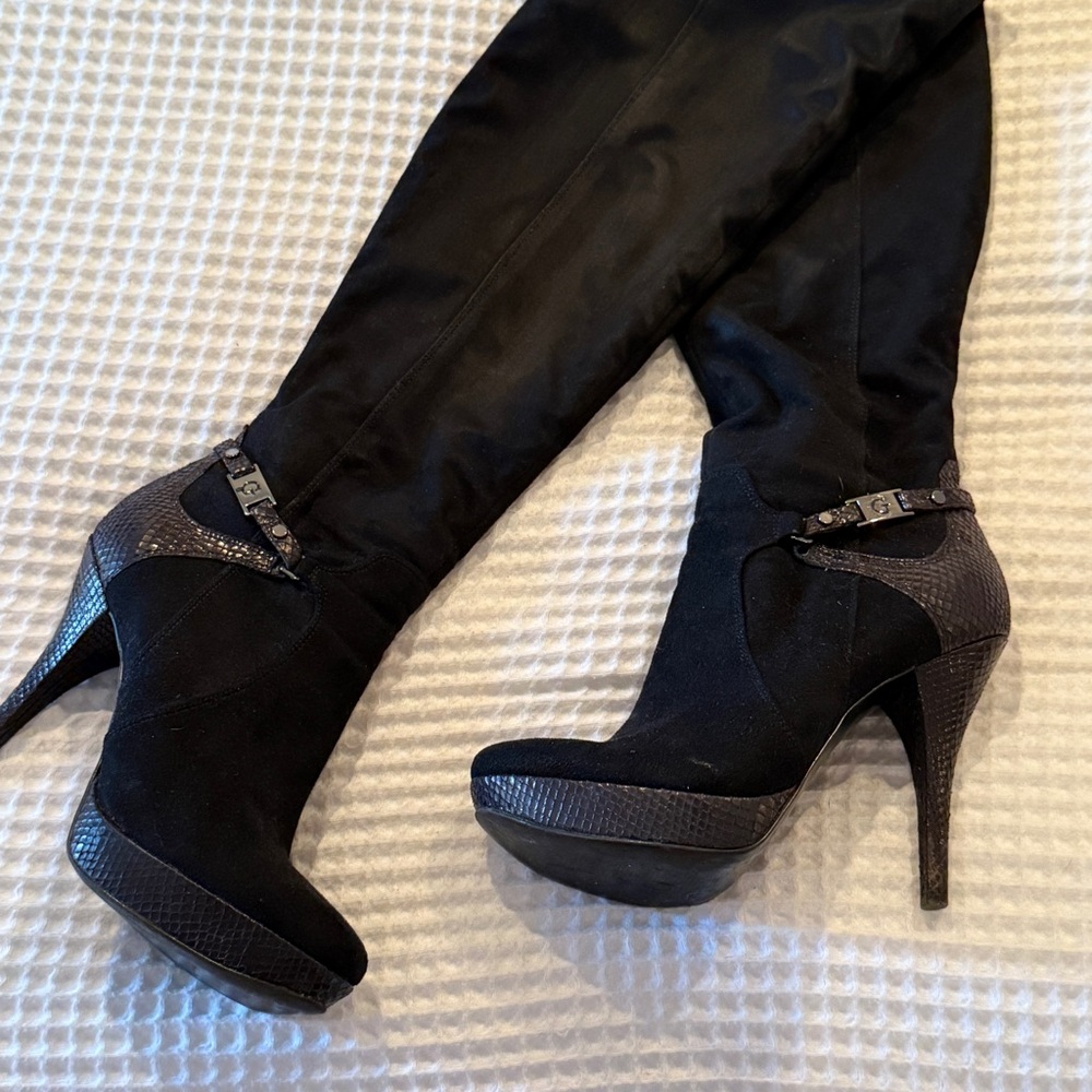 Black Women's Heeled Knee Boots with Textured Trim